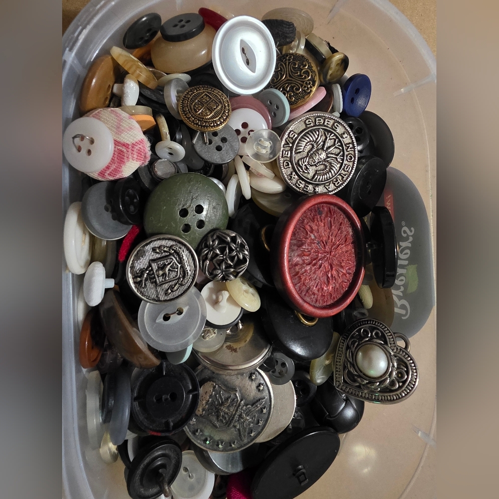 Assorted Button Collection - Picture 2 of 7